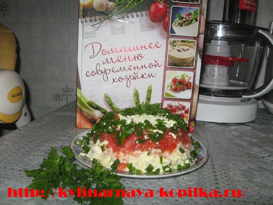 салат из куриной грудки с помидорами