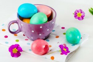 Как покрасить яйца на Пасху своими руками
